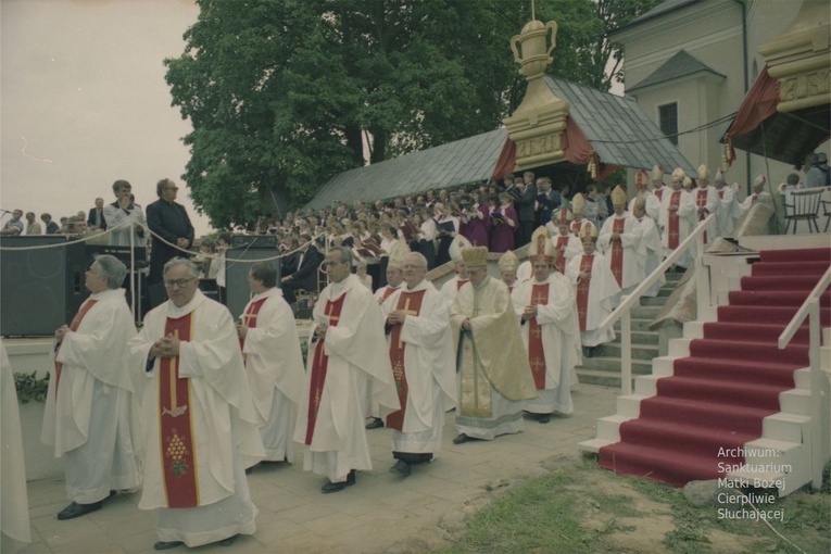 Koronacja obrazu Matki Bożej Cierpliwie Słuchającej w Rokitnie
