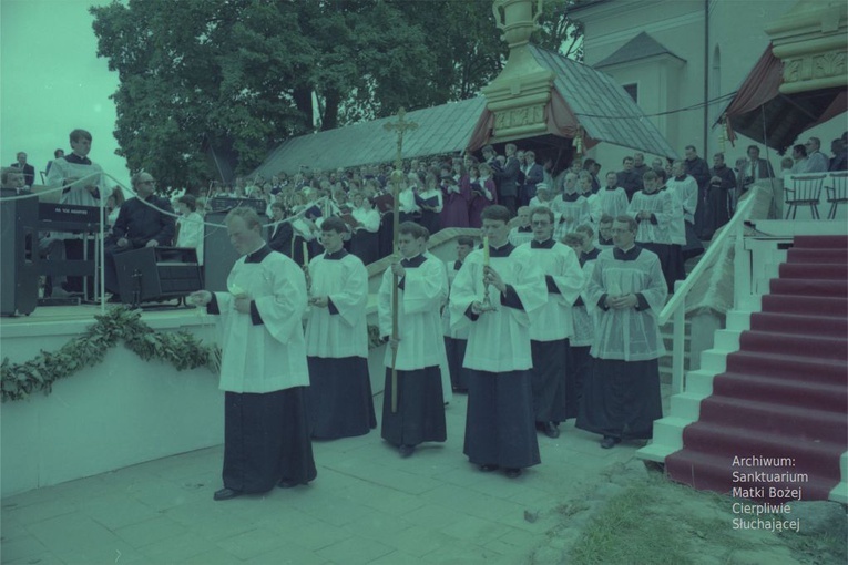 Koronacja obrazu Matki Bożej Cierpliwie Słuchającej w Rokitnie