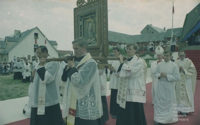 Koronacja obrazu Matki Bożej Cierpliwie Słuchającej w Rokitnie