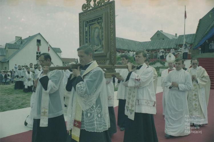 Koronacja obrazu Matki Bożej Cierpliwie Słuchającej w Rokitnie