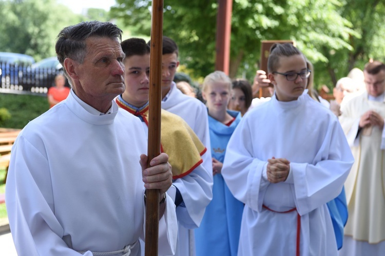 Nowy ołtarz w Domosławicach