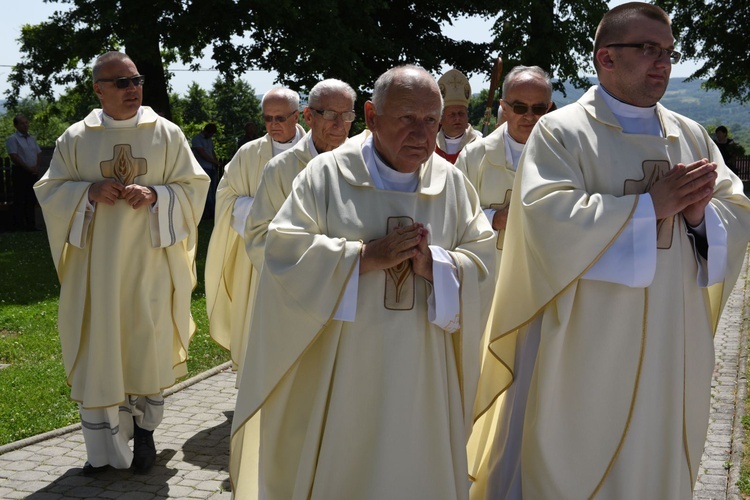 Nowy ołtarz w Domosławicach