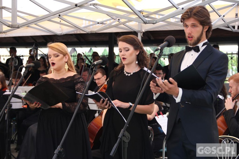 Odpust w sanktuarium Matki Bożej Cierpliwie Słuchającej w Rokitnie