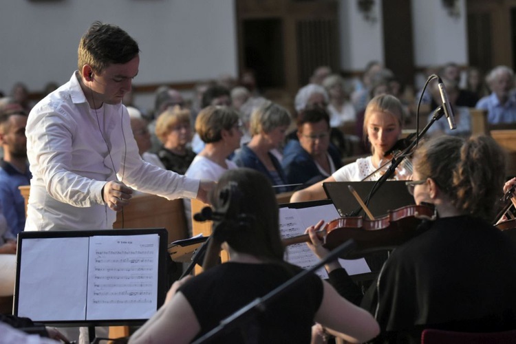 Koncert "On żyje" w Świdnicy