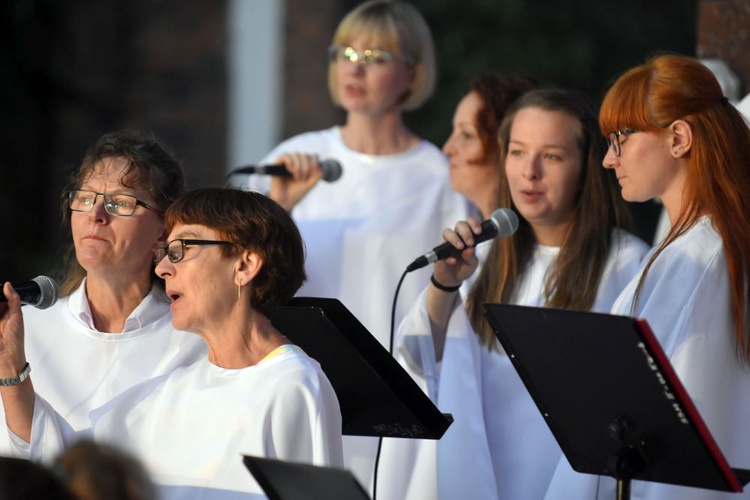 Koncert "On żyje" w Świdnicy