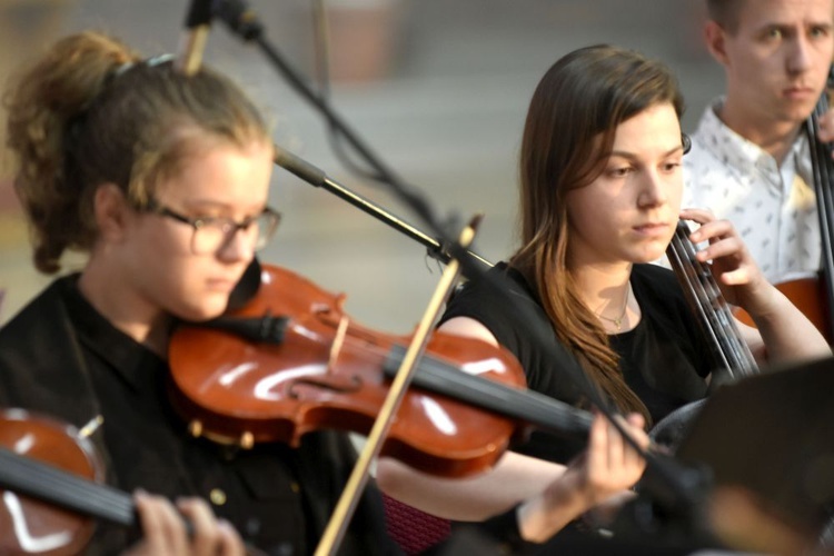 Koncert "On żyje" w Świdnicy