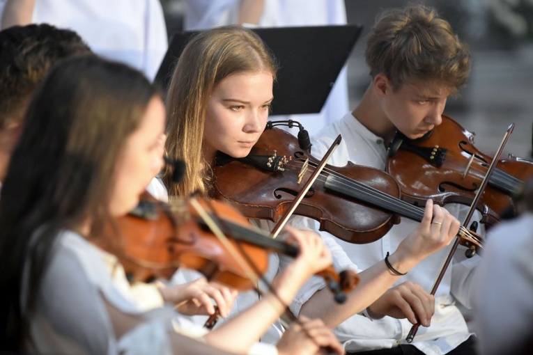 Koncert "On żyje" w Świdnicy