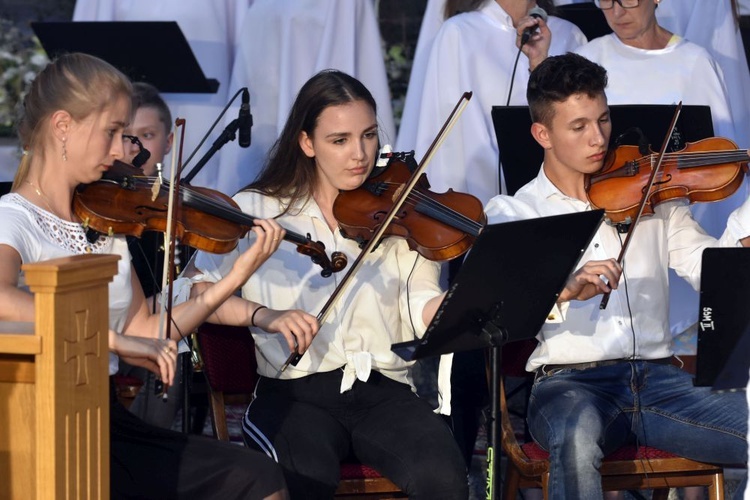 Koncert "On żyje" w Świdnicy