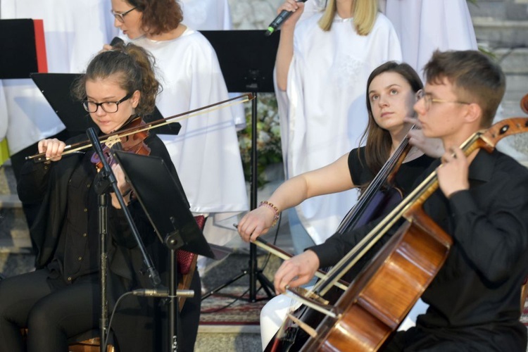 Koncert "On żyje" w Świdnicy