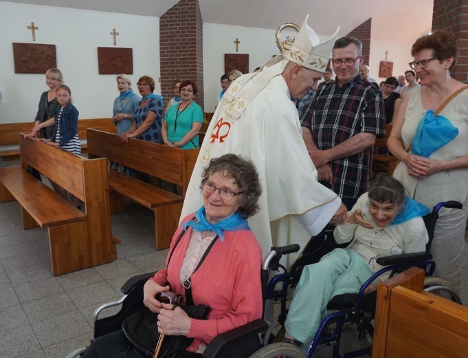 Eucharystia przy krzyżu papieskim 