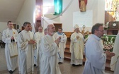 Eucharystia przy krzyżu papieskim 