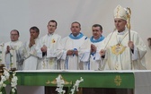 Eucharystia przy krzyżu papieskim 