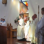 Eucharystia przy krzyżu papieskim 