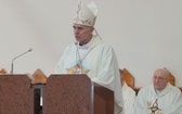 Eucharystia przy krzyżu papieskim 
