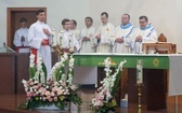 Eucharystia przy krzyżu papieskim 