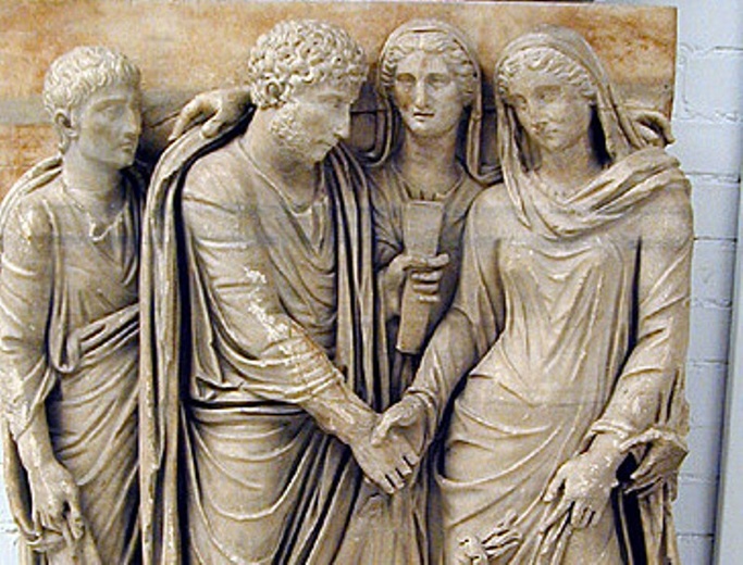 Rzeźba małżonków z czasów starożytnego Rzymu.