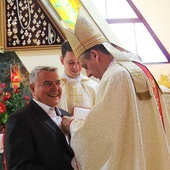 Stanisław Kaim podczas dekoracji medalem "Pro Ecclesia et Pontifice".