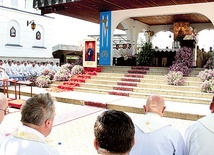 ▲	Najistotniejsza była Eucharystia pod przewodnictwem biskupa tarnowskiego Andrzeja Jeża.