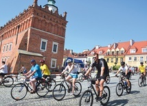 ▲	Peleton wystartował z rynku w Sandomierzu.