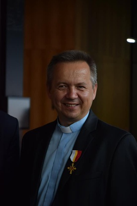 Ks. Zbigniew Szostak otrzymał Złoty Krzyż Małopolski
