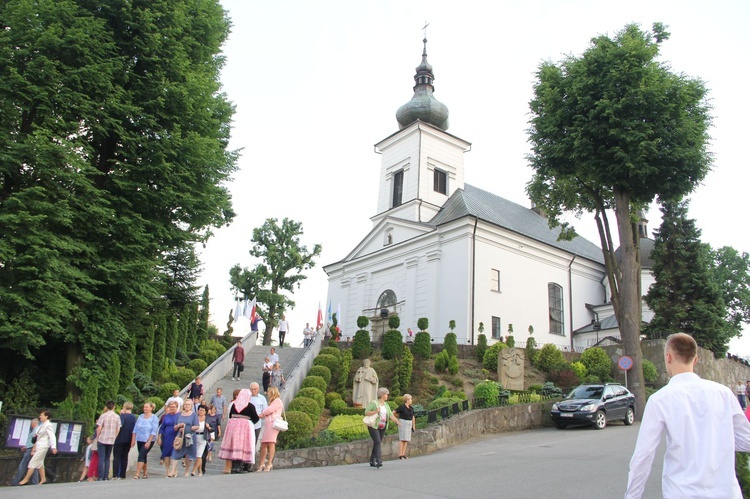 Błogosławieństwo kaplicy cmentarnej i odnowionych organów w Podegrodziu