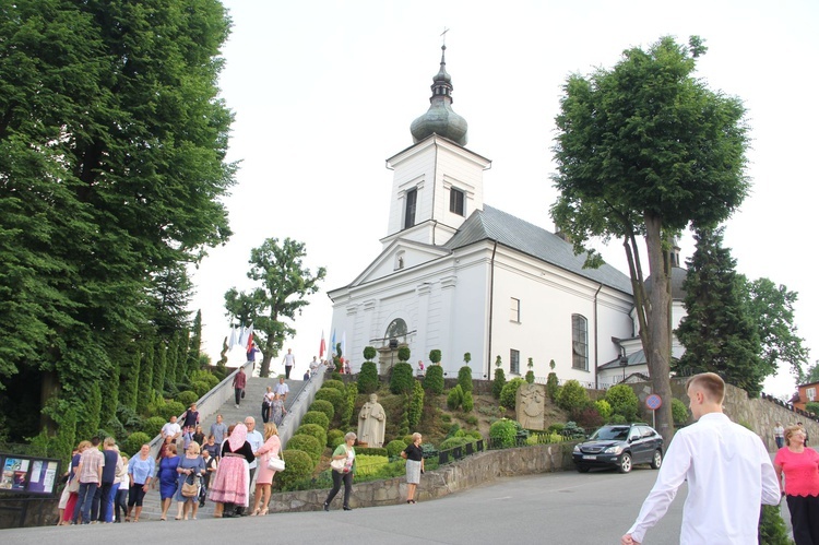 Błogosławieństwo kaplicy cmentarnej i odnowionych organów w Podegrodziu