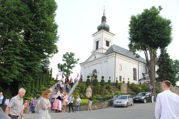 Błogosławieństwo kaplicy cmentarnej i odnowionych organów w Podegrodziu