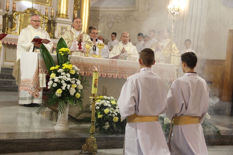 Błogosławieństwo kaplicy cmentarnej i odnowionych organów w Podegrodziu