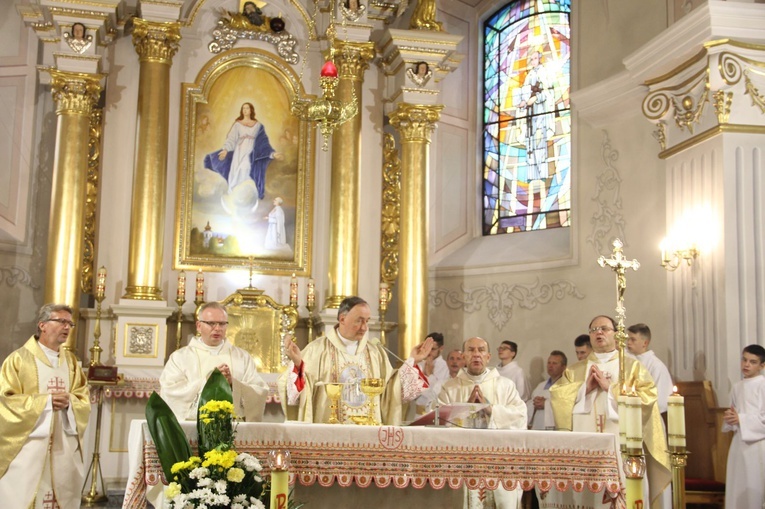 Błogosławieństwo kaplicy cmentarnej i odnowionych organów w Podegrodziu