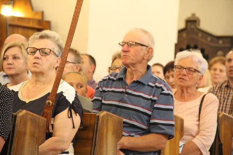 Błogosławieństwo kaplicy cmentarnej i odnowionych organów w Podegrodziu