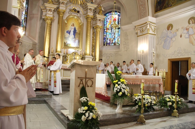 Błogosławieństwo kaplicy cmentarnej i odnowionych organów w Podegrodziu