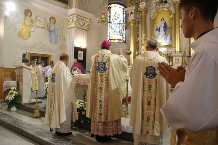 Błogosławieństwo kaplicy cmentarnej i odnowionych organów w Podegrodziu