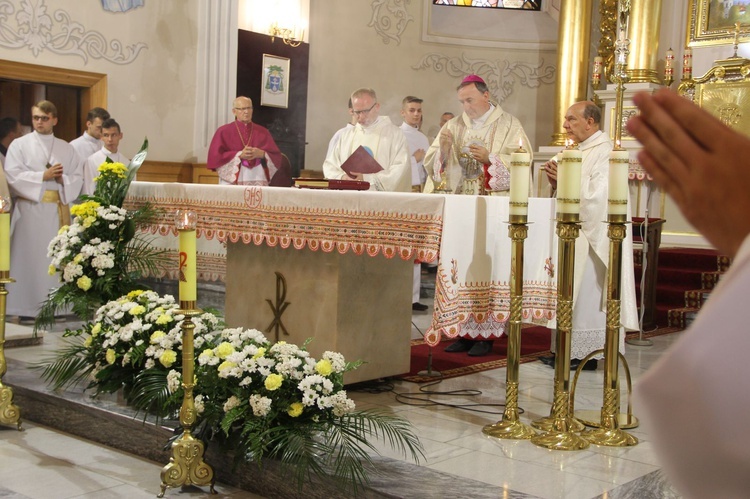 Błogosławieństwo kaplicy cmentarnej i odnowionych organów w Podegrodziu