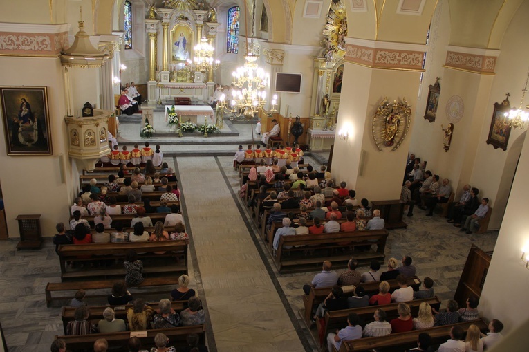 Błogosławieństwo kaplicy cmentarnej i odnowionych organów w Podegrodziu