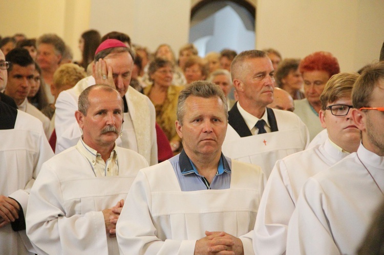 Błogosławieństwo kaplicy cmentarnej i odnowionych organów w Podegrodziu