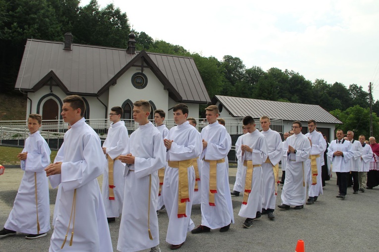 Błogosławieństwo kaplicy cmentarnej i odnowionych organów w Podegrodziu