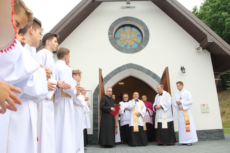 Błogosławieństwo kaplicy cmentarnej i odnowionych organów w Podegrodziu