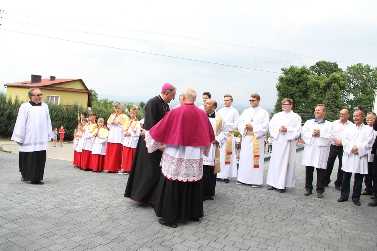 Błogosławieństwo kaplicy cmentarnej i odnowionych organów w Podegrodziu