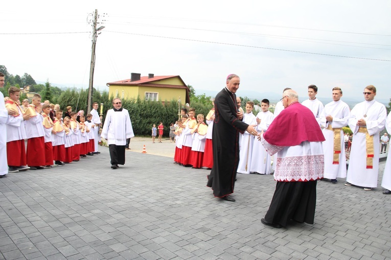 Błogosławieństwo kaplicy cmentarnej i odnowionych organów w Podegrodziu