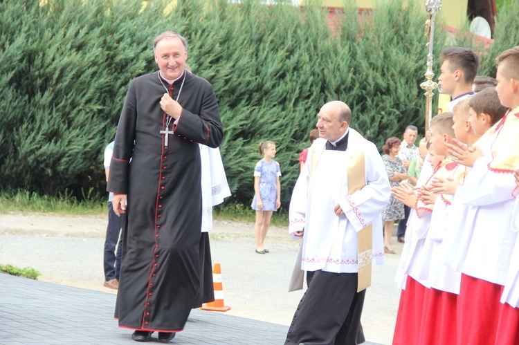 Błogosławieństwo kaplicy cmentarnej i odnowionych organów w Podegrodziu