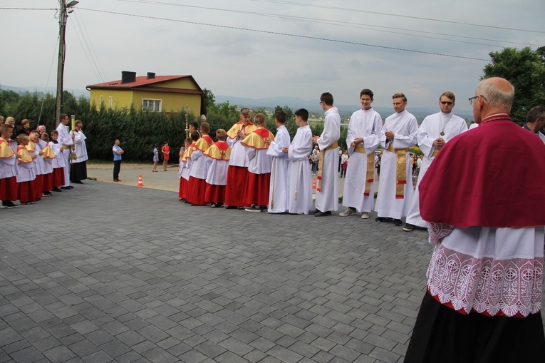 Błogosławieństwo kaplicy cmentarnej i odnowionych organów w Podegrodziu