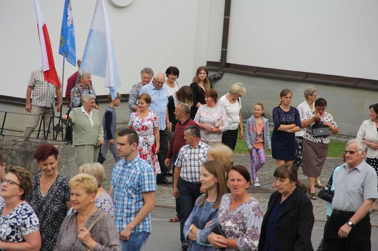 Błogosławieństwo kaplicy cmentarnej i odnowionych organów w Podegrodziu