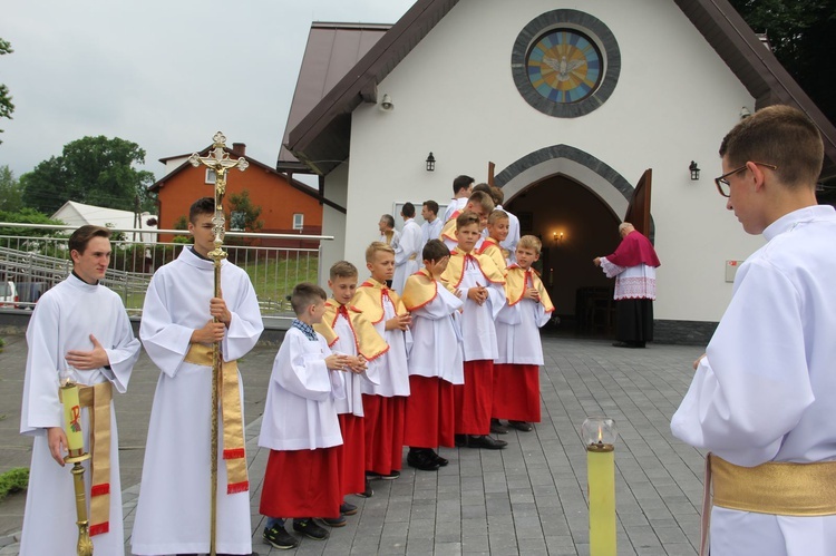 Błogosławieństwo kaplicy cmentarnej i odnowionych organów w Podegrodziu