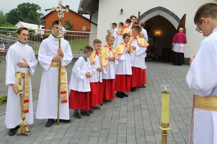 Błogosławieństwo kaplicy cmentarnej i odnowionych organów w Podegrodziu