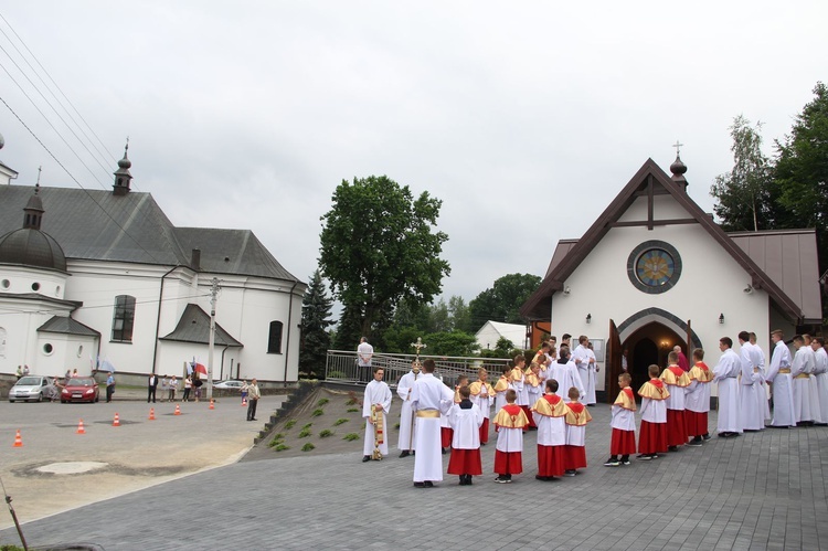 Błogosławieństwo kaplicy cmentarnej i odnowionych organów w Podegrodziu