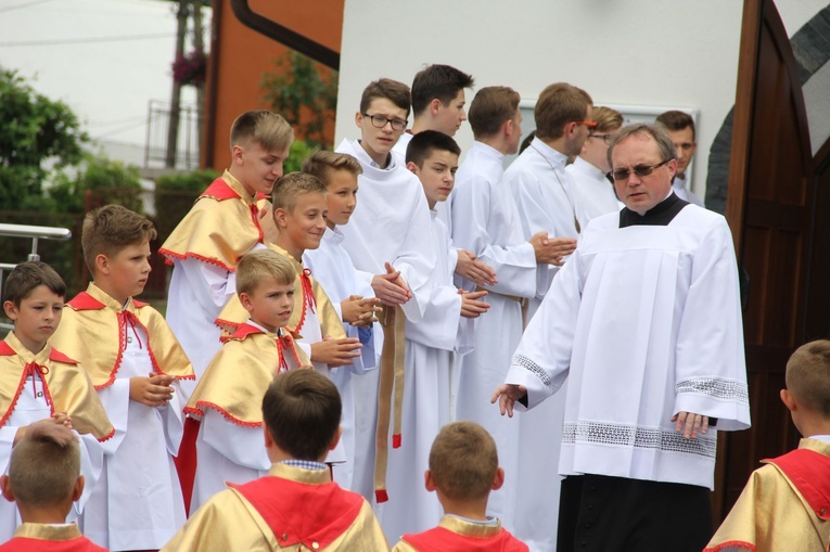 Błogosławieństwo kaplicy cmentarnej i odnowionych organów w Podegrodziu