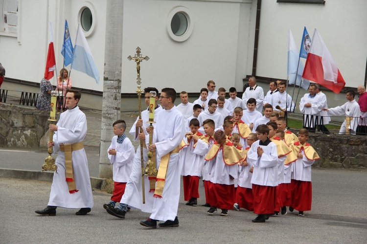 Błogosławieństwo kaplicy cmentarnej i odnowionych organów w Podegrodziu