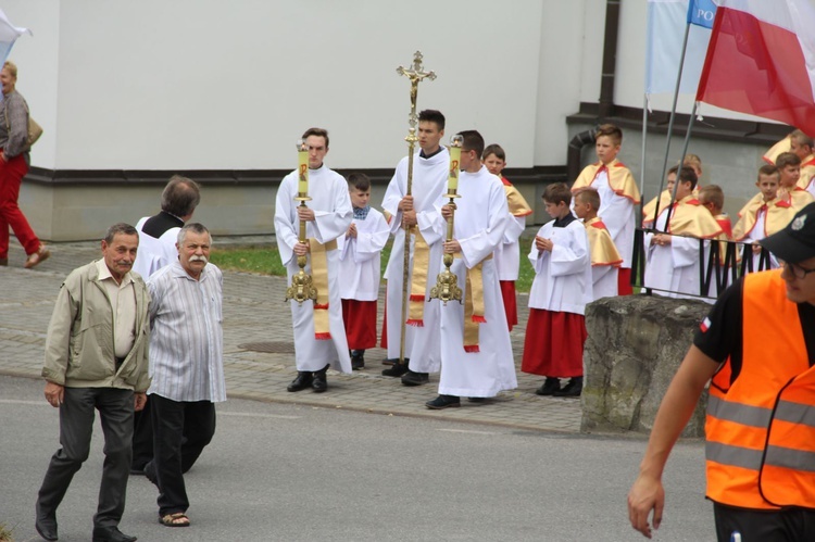 Błogosławieństwo kaplicy cmentarnej i odnowionych organów w Podegrodziu