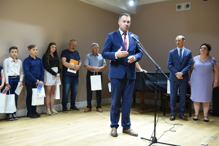 Z Krasnokamienki do Charzewic