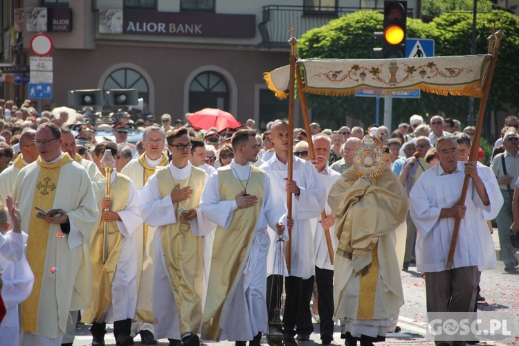 Procesja Bożego Ciała na ulicach Głogowa